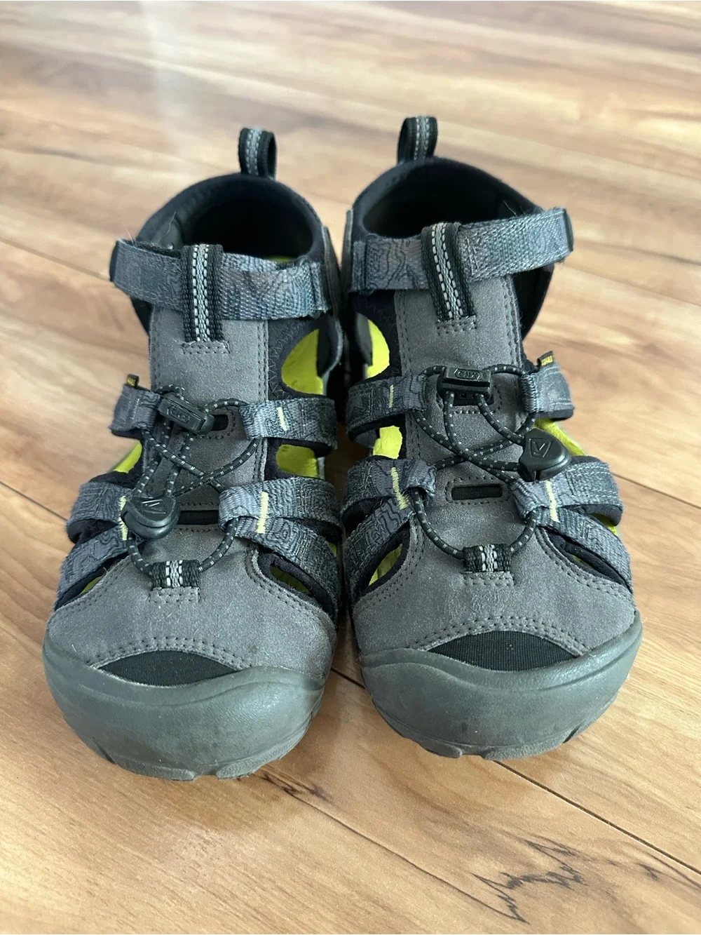 KEEN Seacamp II CNX Big Kids Sandals US 5 EU 37 Gray Water Hiking Shoes